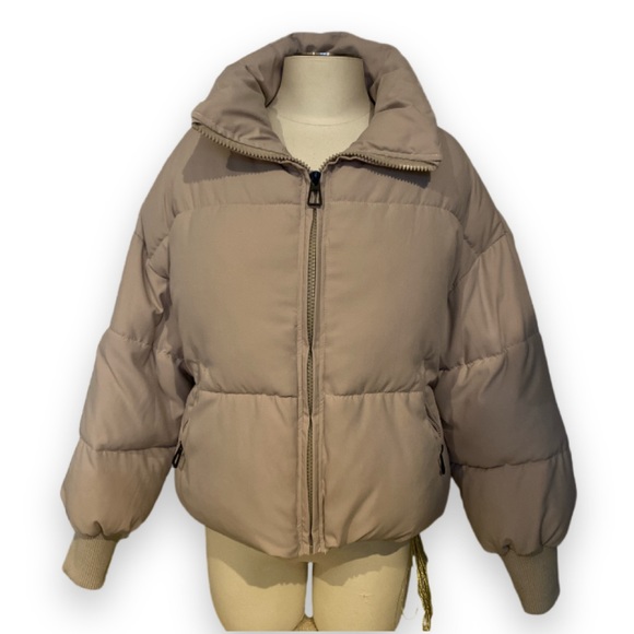 Oversized Puffer Jacket - Picture 2 of 4